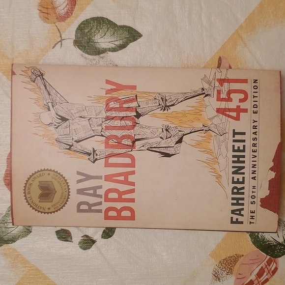 Other - 2/$8 🔥Farenheit 451 Ray Bradbury paperback novel